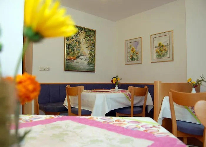 Zur Post Homestay Bad Blumau